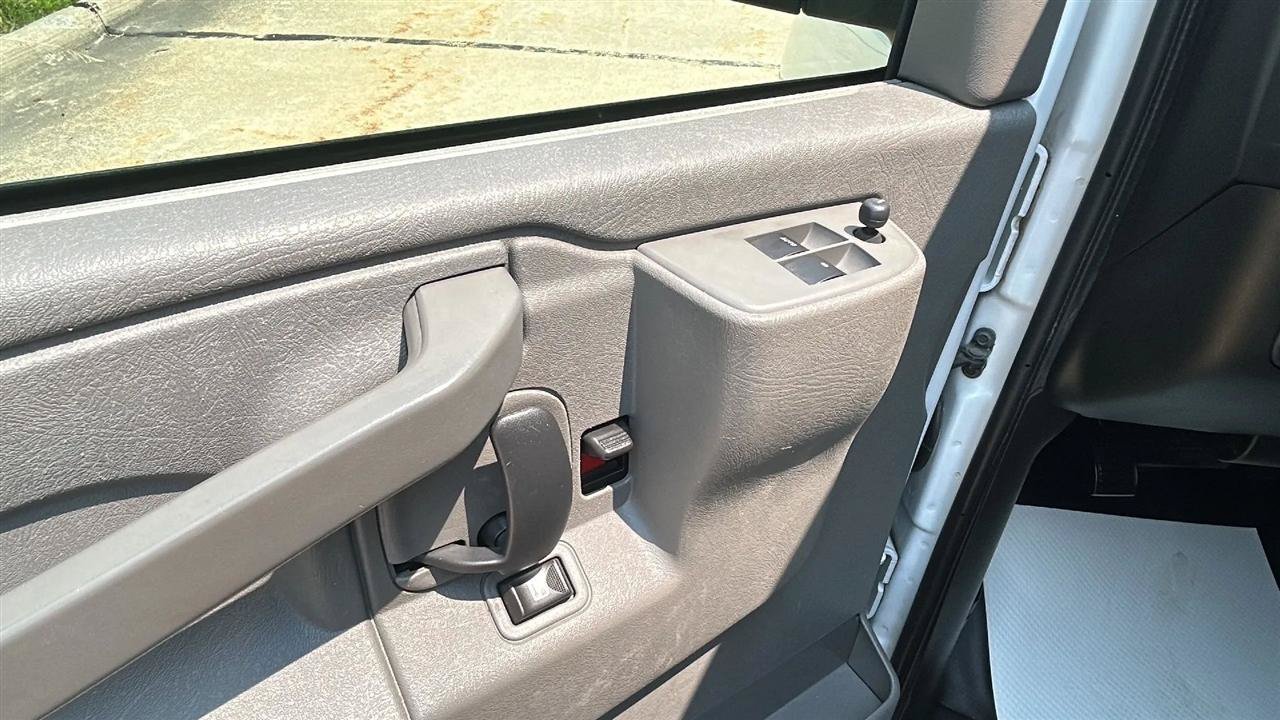 Used 2016 Chevrolet Express 3500 LT w/ LT Preferred Equipment Group RWD image 31