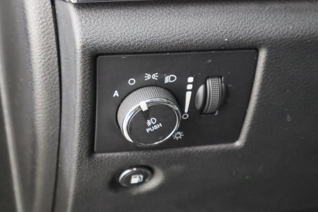 Used 2020 Jeep Grand Cherokee Limited w/ Trailer Tow Group IV image 23