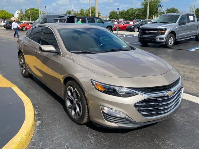 Used 2022 Chevrolet Malibu LT w/ Leather Package FWD image 2