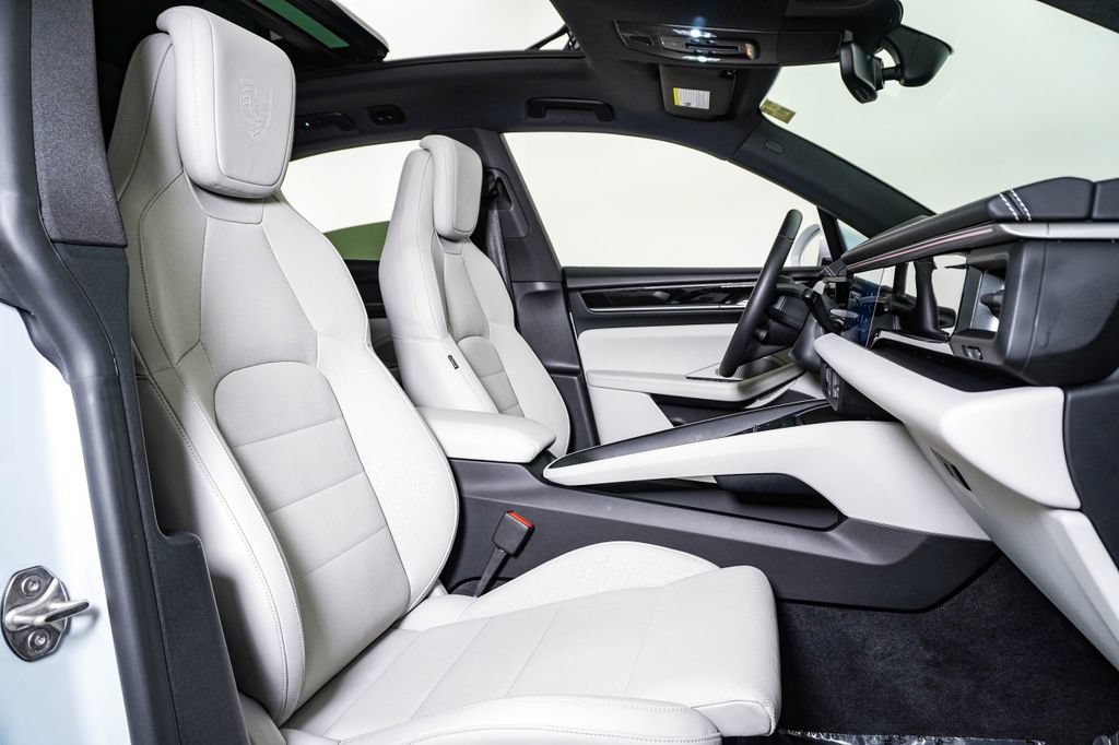 Certified 2025 Porsche Macan 4 Electric AWD/4WD image 15