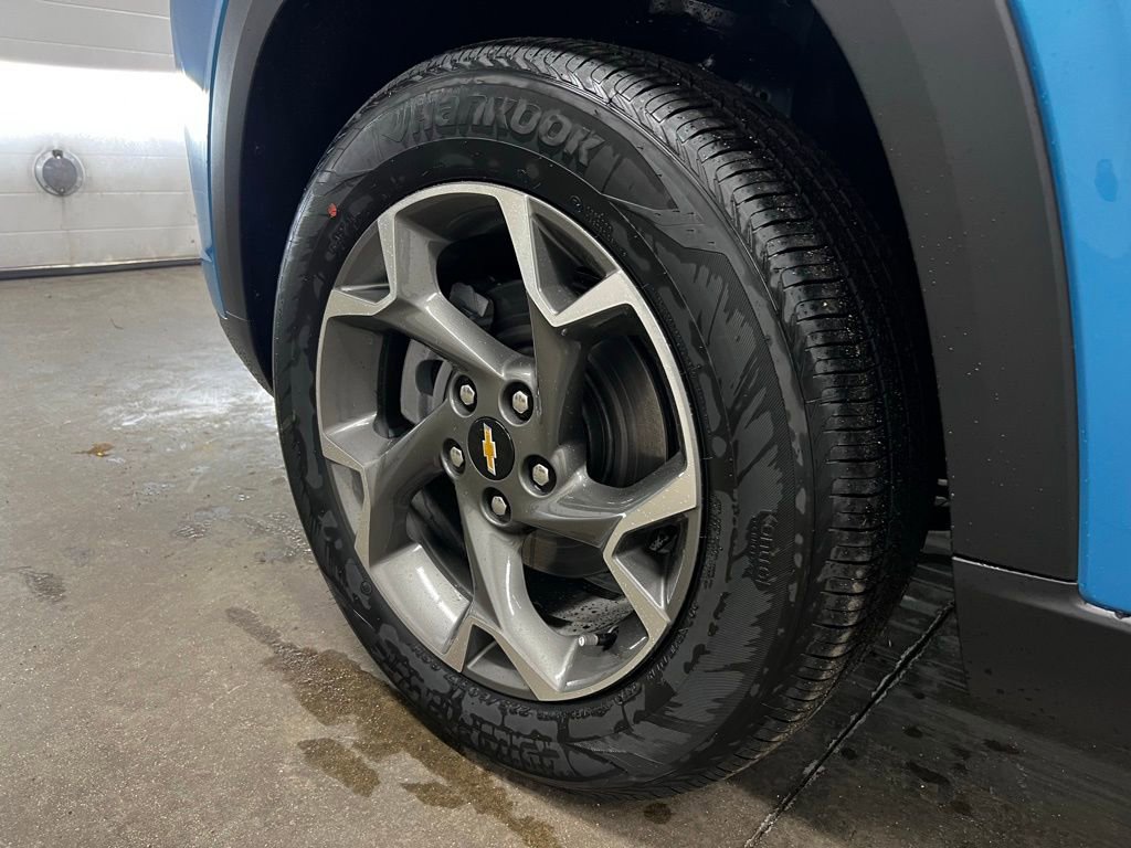 New 2026 Chevrolet Trax LT w/ LT Convenience Package FWD image 9