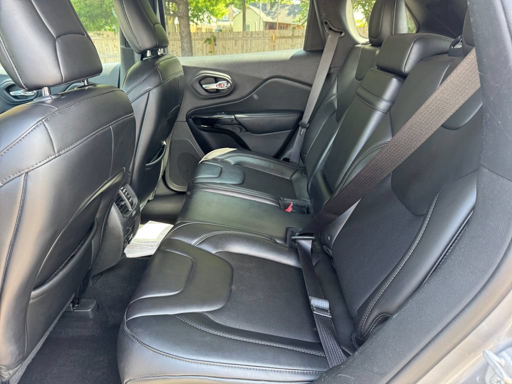 Used 2019 Jeep Cherokee Latitude Plus AWD/4WD image 19