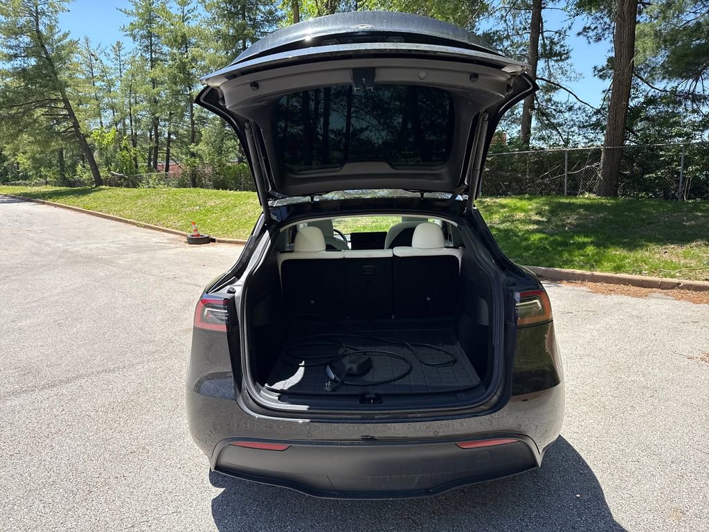 Used 2022 Tesla Model Y Long Range AWD/4WD image 24