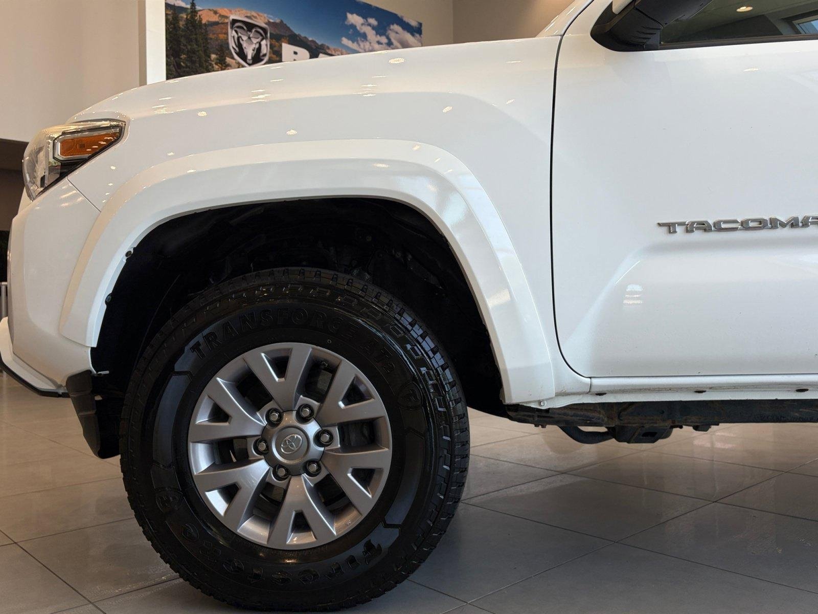 Used 2018 Toyota Tacoma SR5 AWD/4WD image 10