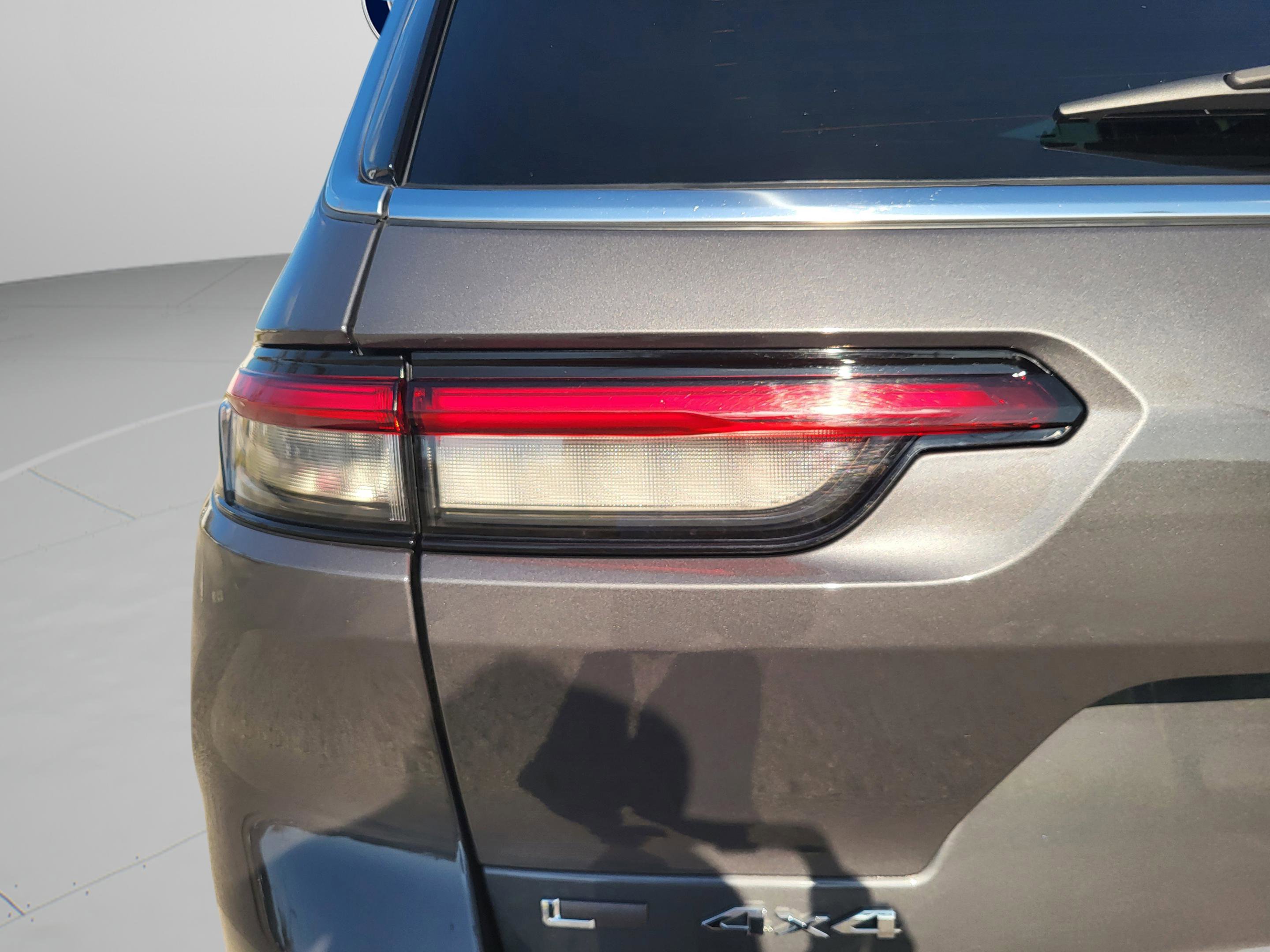 Used 2022 Jeep Grand Cherokee L Limited image 17