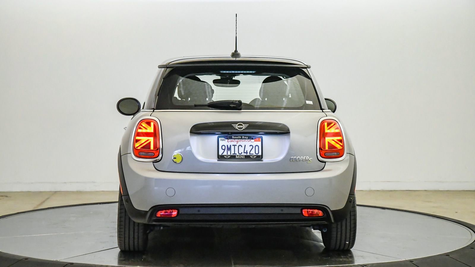 Certified 2024 MINI Cooper SE FWD image 3