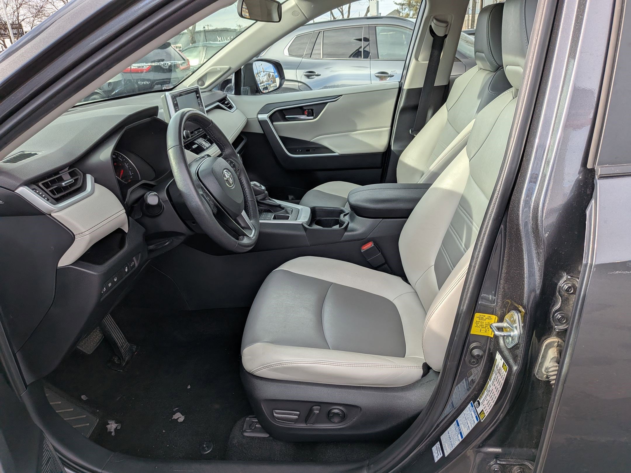 Used 2021 Toyota RAV4 XLE Premium image 26