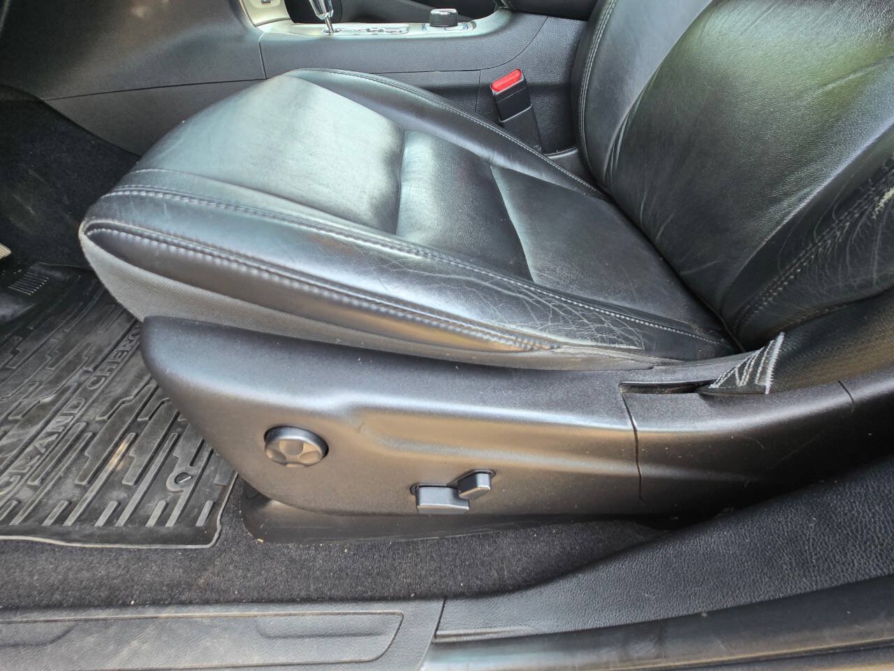 Used 2012 Jeep Grand Cherokee Laredo AWD/4WD image 27