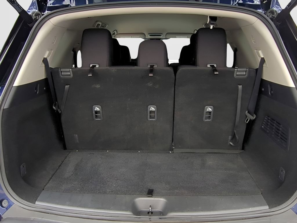 Used 2025 Nissan Pathfinder SV image 13