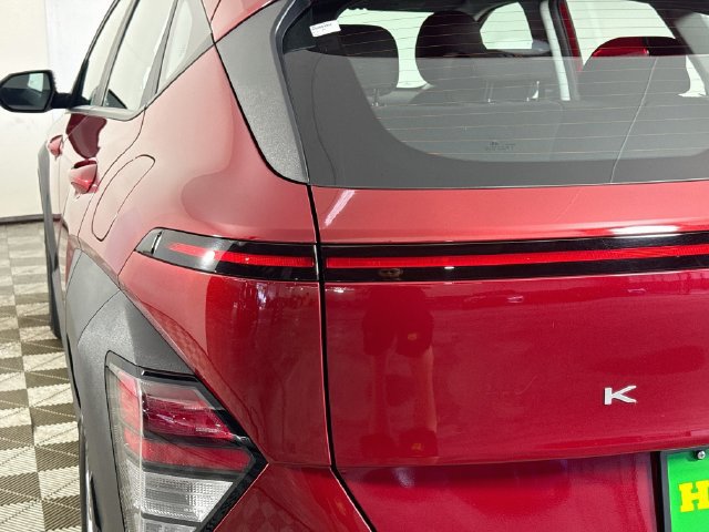 Used 2025 Hyundai Kona SE FWD image 35