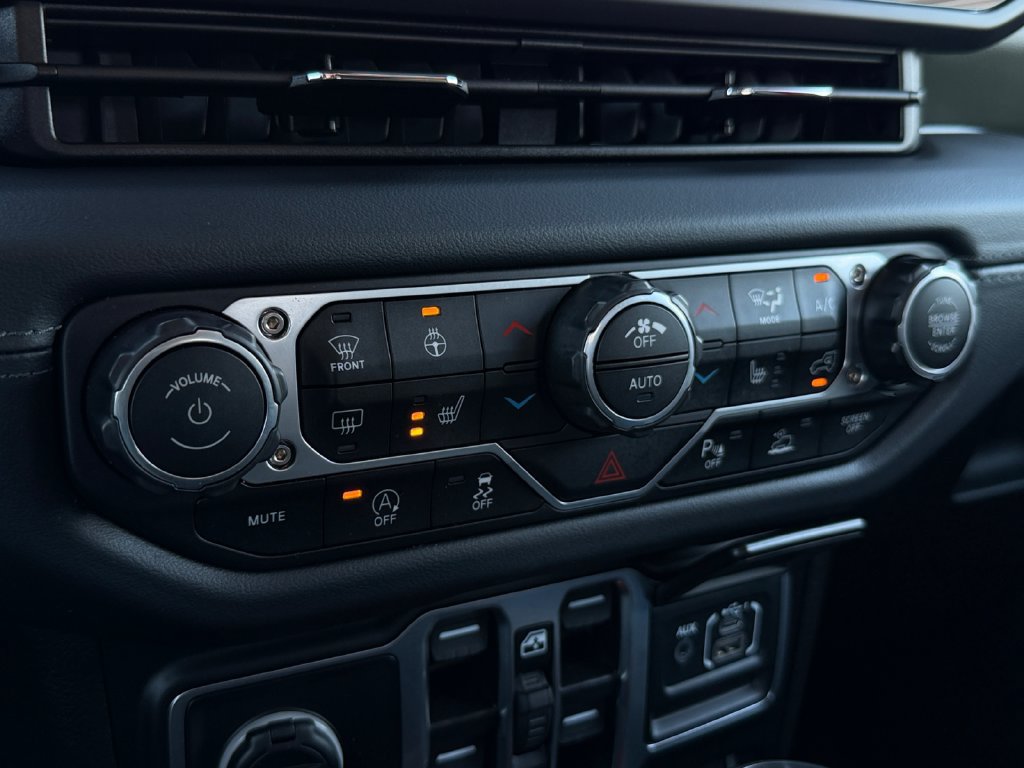 Used 2025 Jeep Gladiator Mojave AWD/4WD image 10