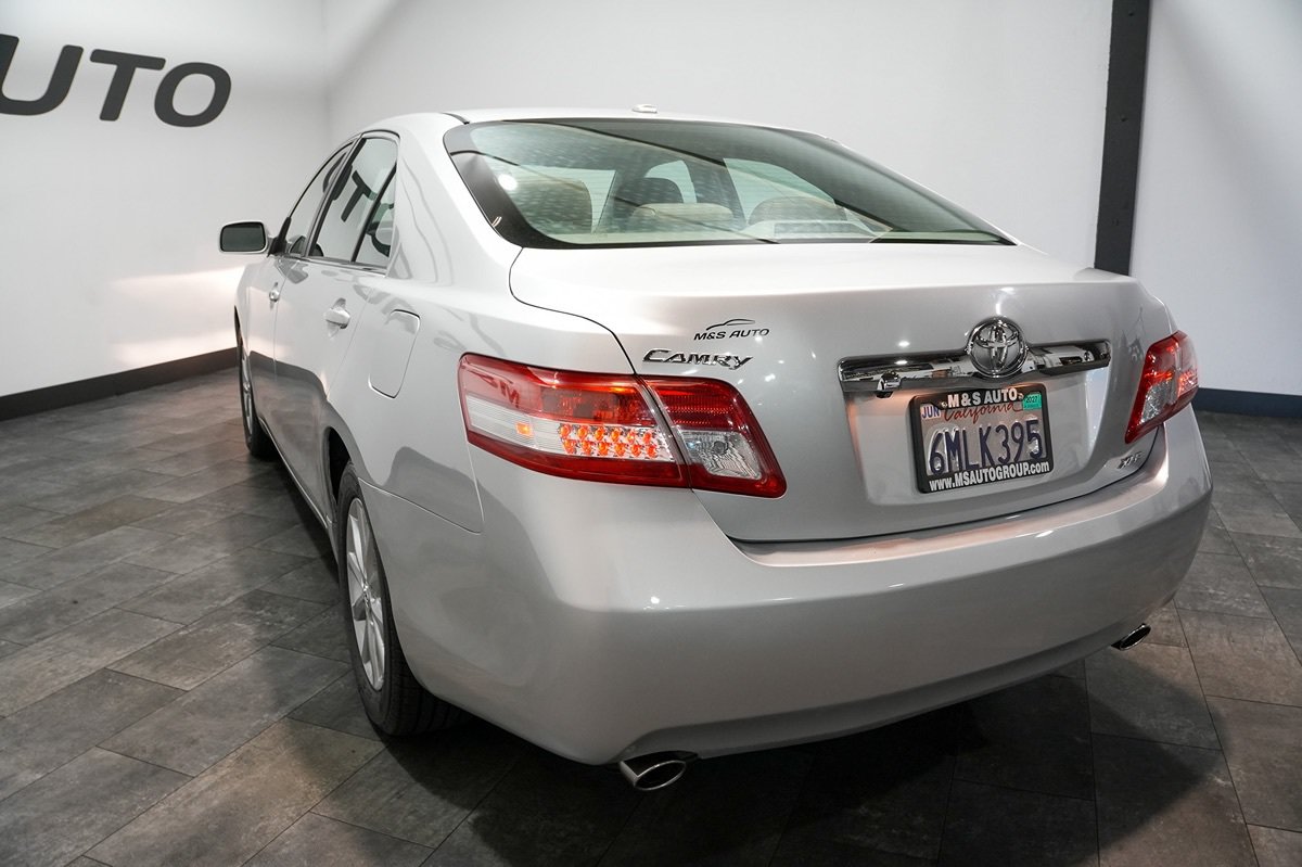 Used 2011 Toyota Camry XLE w/ SE/XLE Extra-Value Pkg FWD image 12