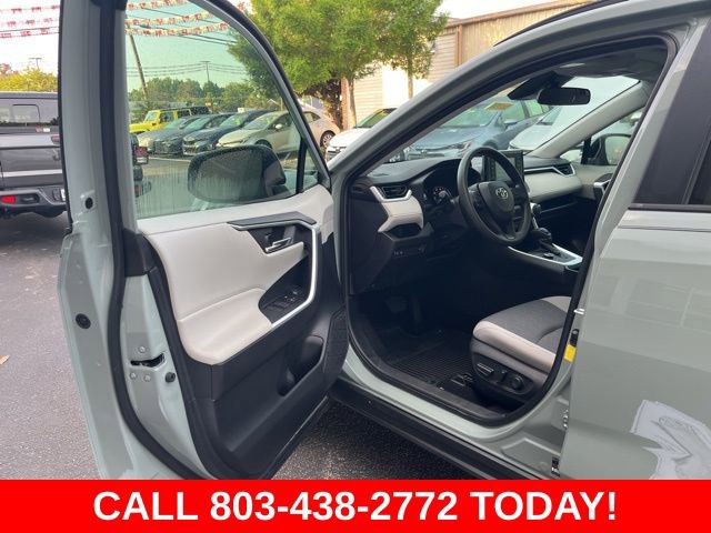 Used 2022 Toyota RAV4 XLE w/ Convenience Package AWD/4WD image 4