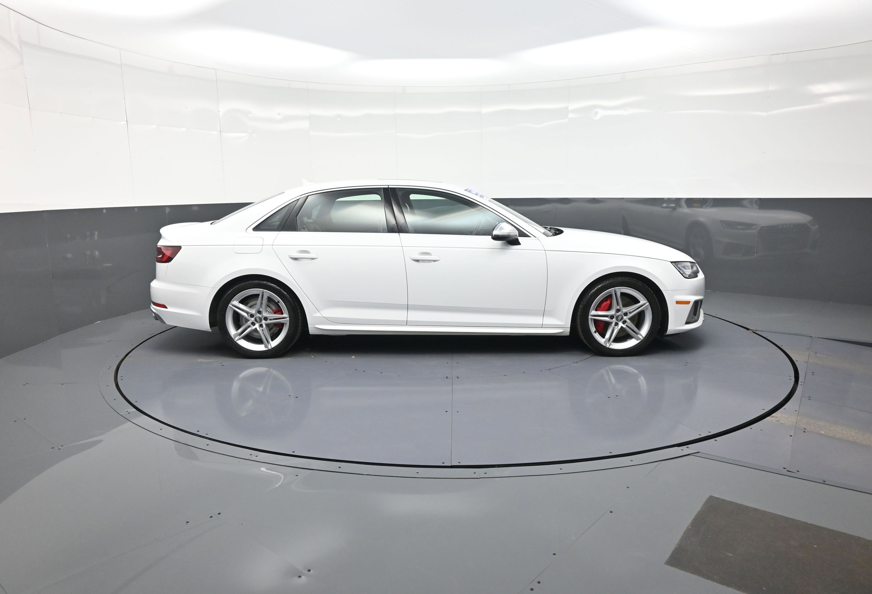 Used 2019 Audi S4 Premium Plus w/ Premium Plus Package image 2