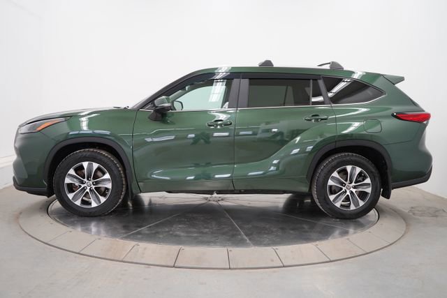 Used 2023 Toyota Highlander XLE image 4