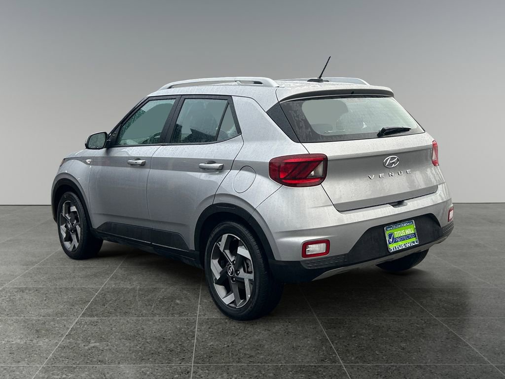 Certified 2025 Hyundai Venue SEL image 5