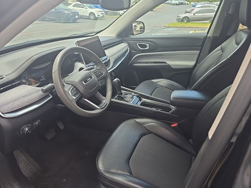 Used 2022 Jeep Compass Latitude w/ Sun and Sound Group AWD/4WD image 6