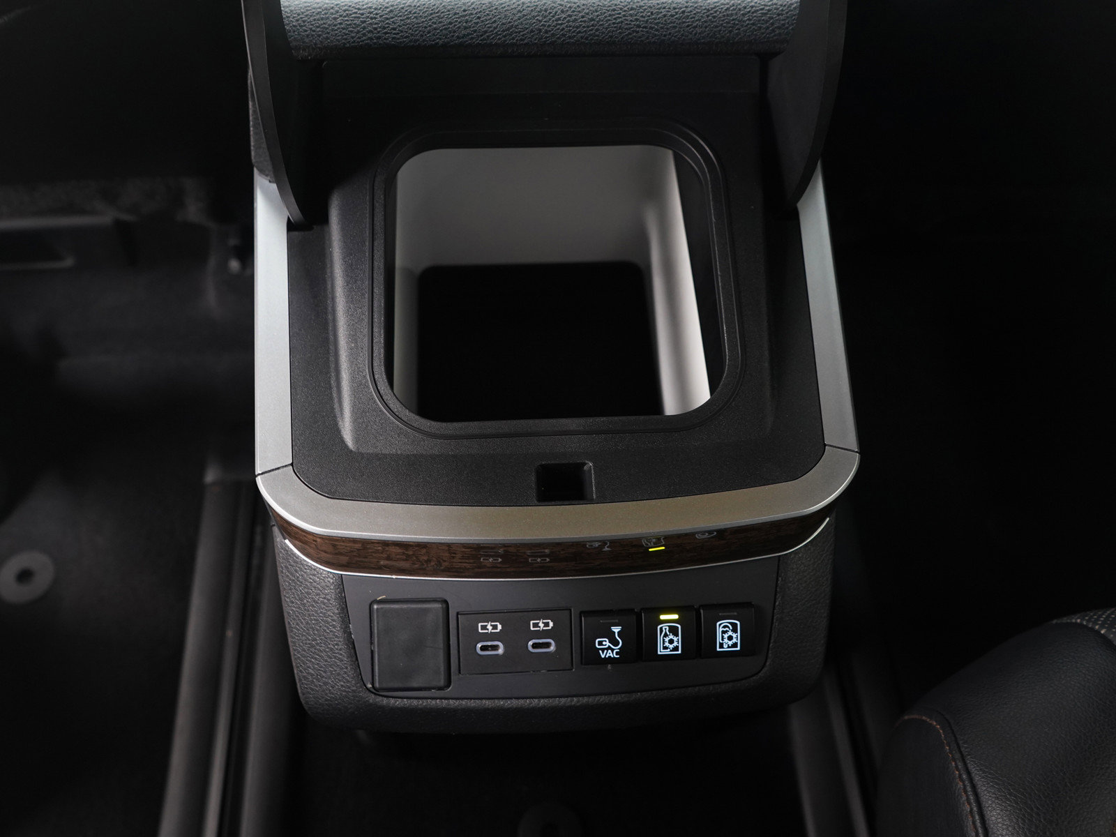 Used 2025 Toyota Sienna Platinum image 23