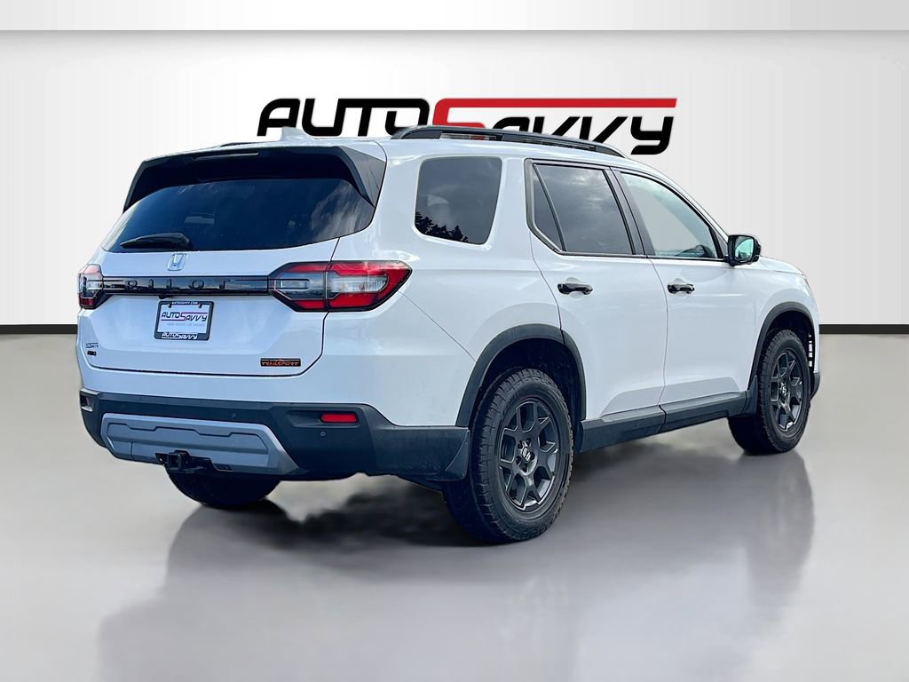 Used 2025 Honda Pilot TrailSport image 7