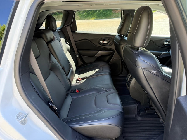 Used 2022 Jeep Cherokee Latitude Lux w/ Sun & Sound Group image 17