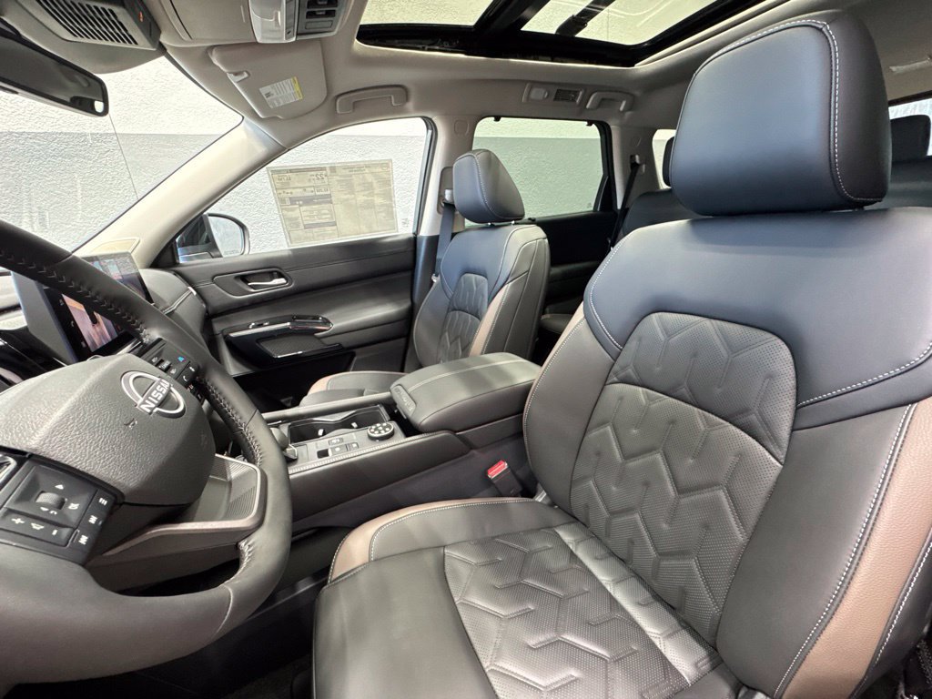 New 2026 Nissan Pathfinder Platinum w/ Accent Package AWD/4WD image 10
