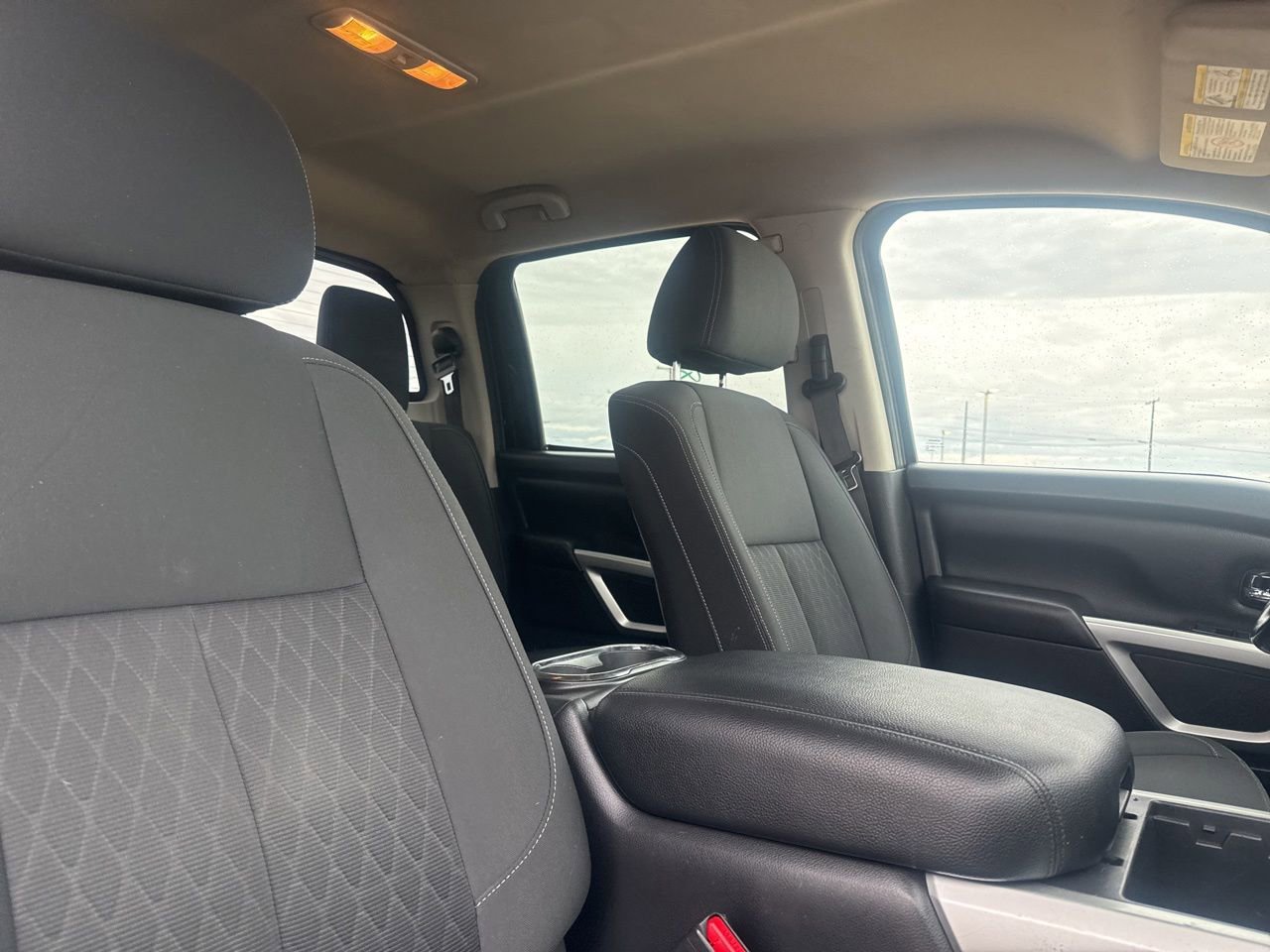 Used 2018 Nissan Titan SV w/ SV Convenience Package RWD image 28