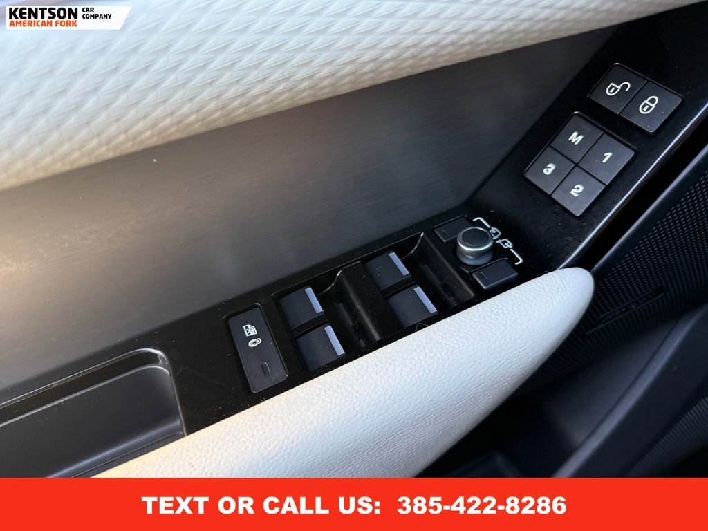 Used 2020 Land Rover Range Rover Velar R-Dynamic S image 24