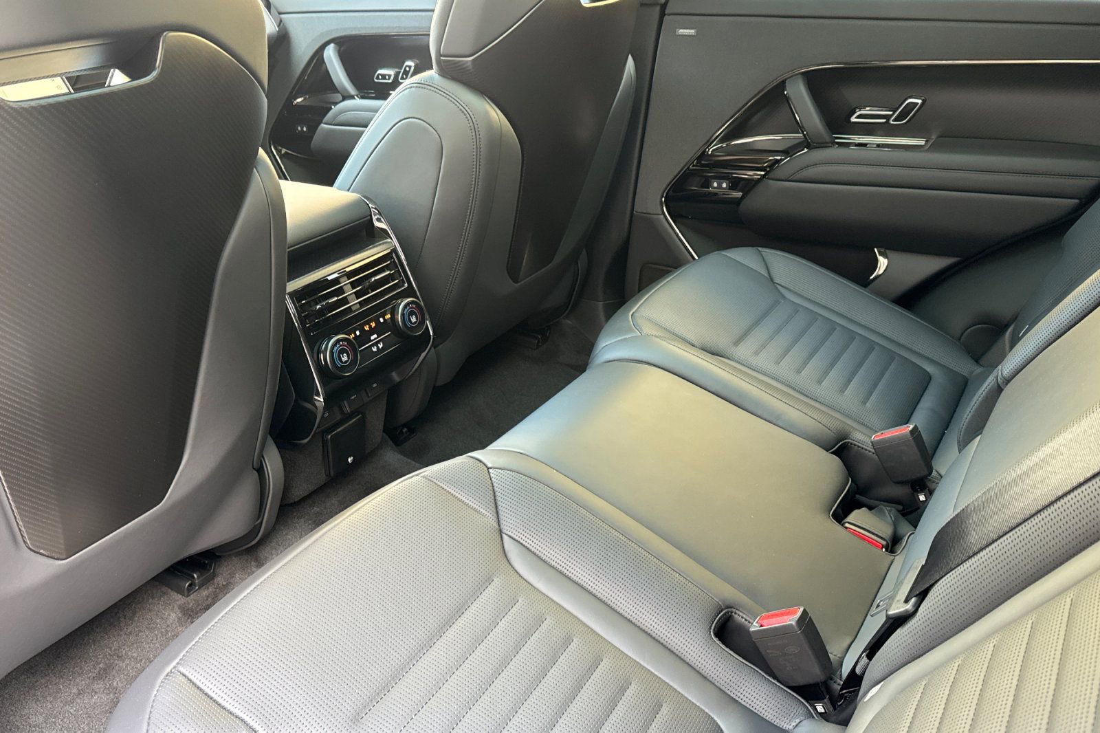 Used 2025 Land Rover Range Rover Sport SV Edition Two image 12