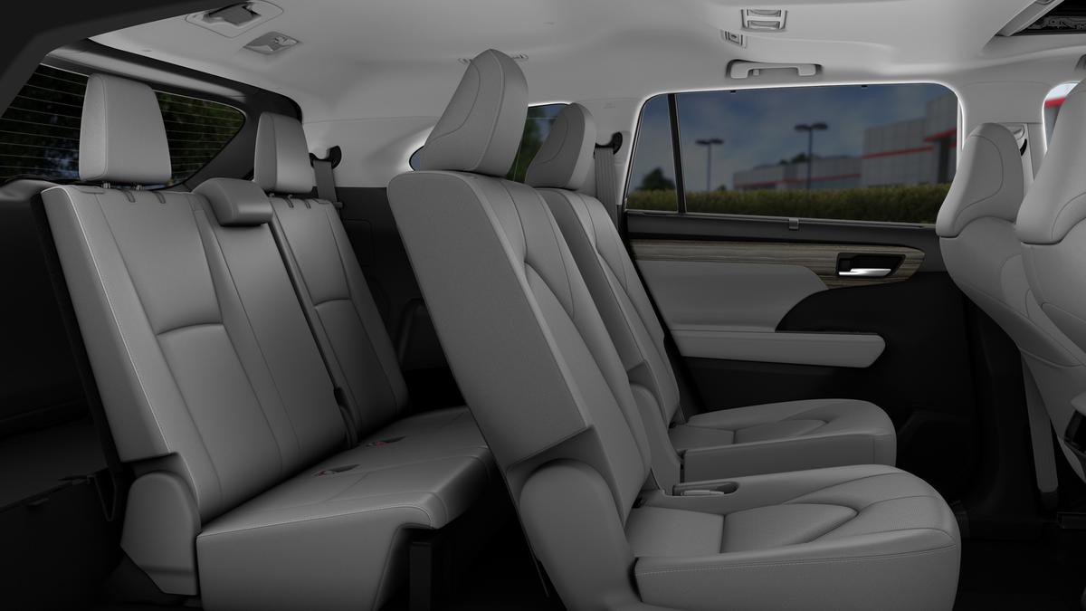 New 2026 Toyota Highlander Limited AWD/4WD image 3