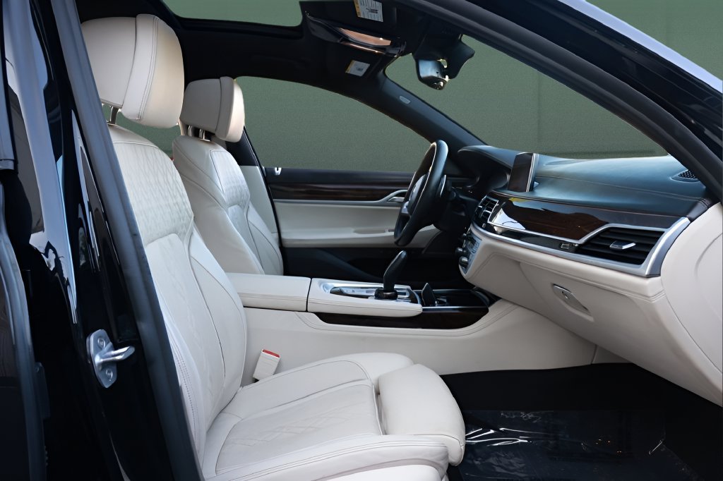 Used 2020 BMW 750i xDrive w/ Executive Package AWD/4WD image 15