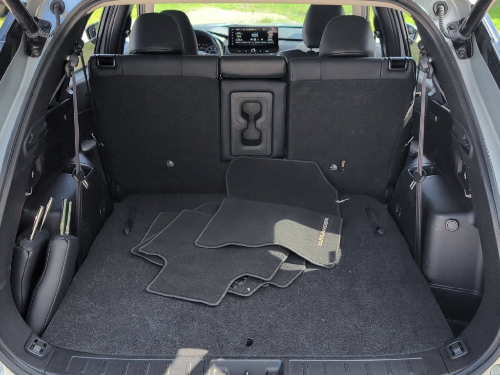 Used 2025 Mitsubishi Outlander SE FWD image 29
