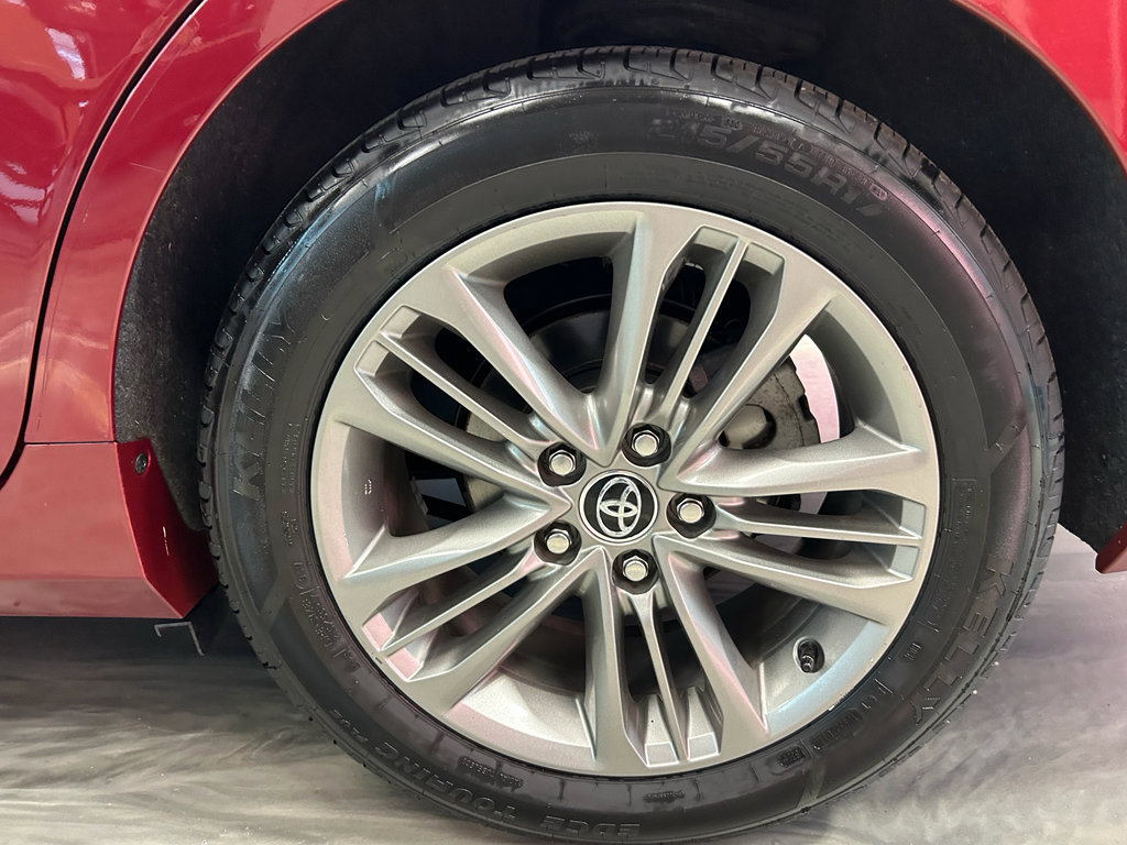 Used 2016 Toyota Camry SE w/ Moonroof Package FWD image 19