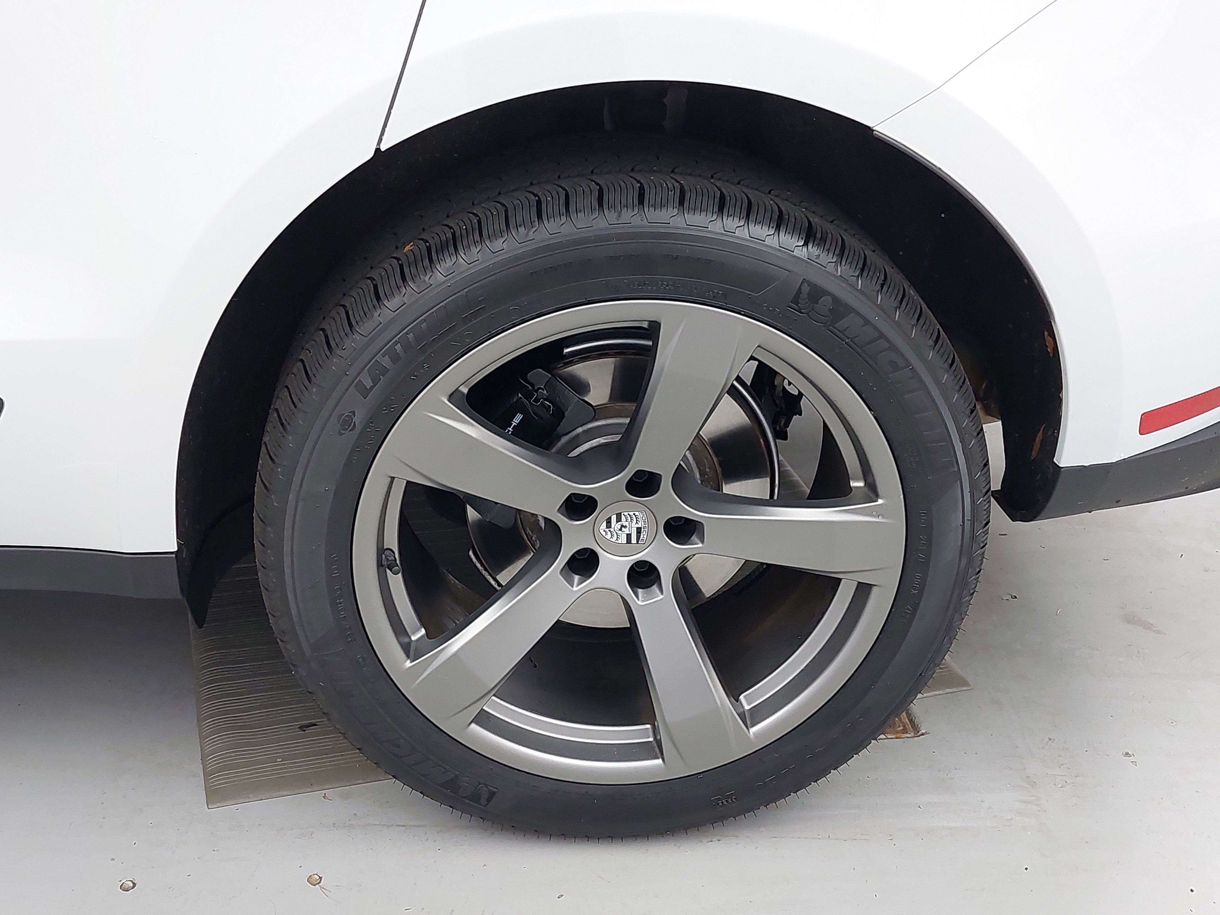 Used 2025 Porsche Macan image 35