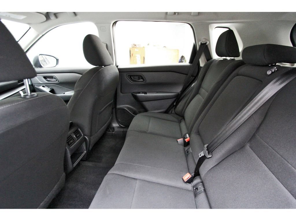 Used 2025 Nissan Rogue S FWD image 9
