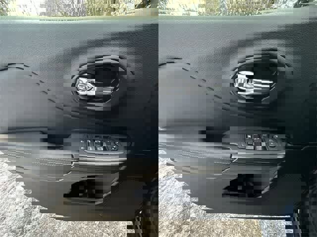 Used 2016 Jeep Cherokee Limited image 17