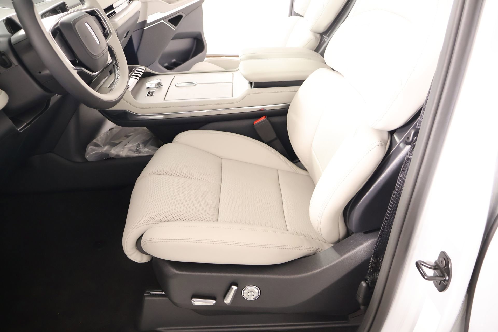 New 2026 Lincoln Navigator Reserve AWD/4WD image 12