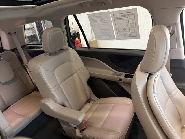 Used 2023 Lincoln Aviator AWD w/ Premium Package image 41