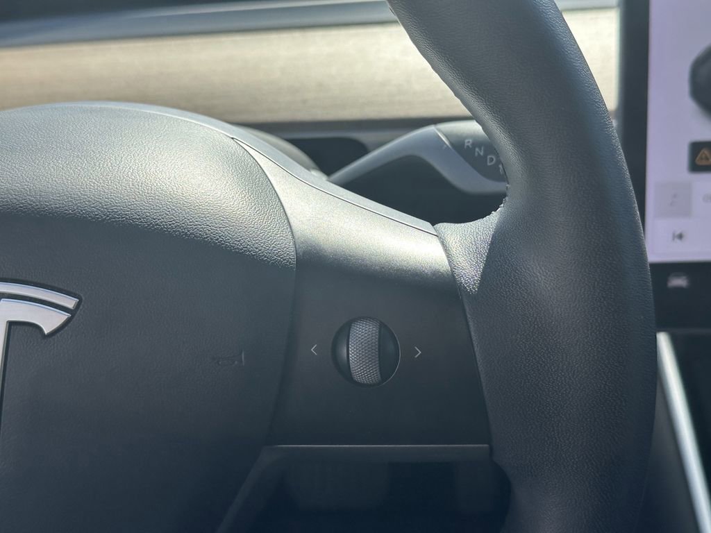 Used 2021 Tesla Model Y Long Range image 27