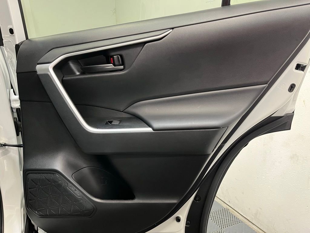 Used 2023 Toyota RAV4 LE AWD/4WD image 17