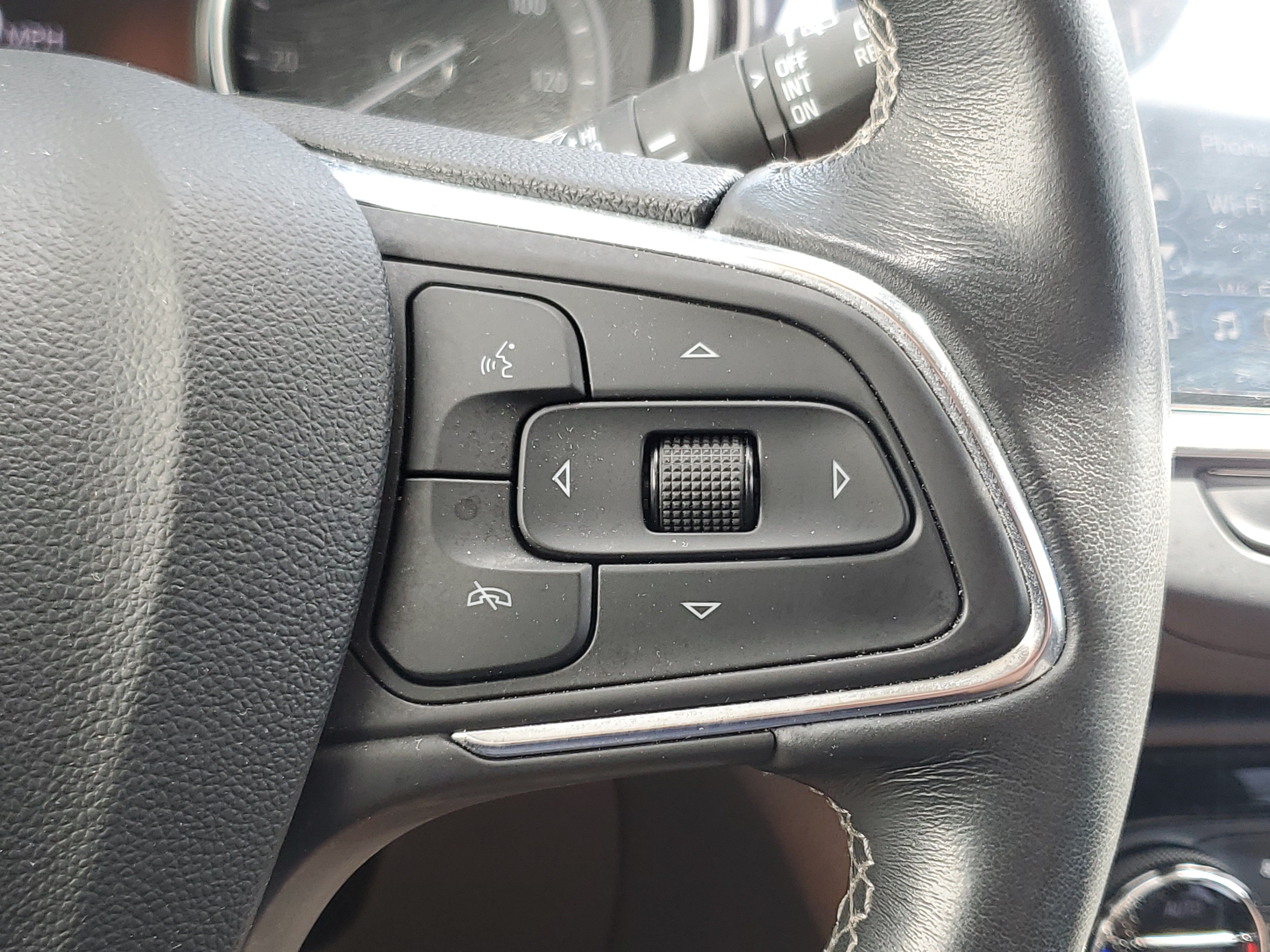 Used 2023 Buick Encore GX Select w/ Sport Touring Package FWD image 25