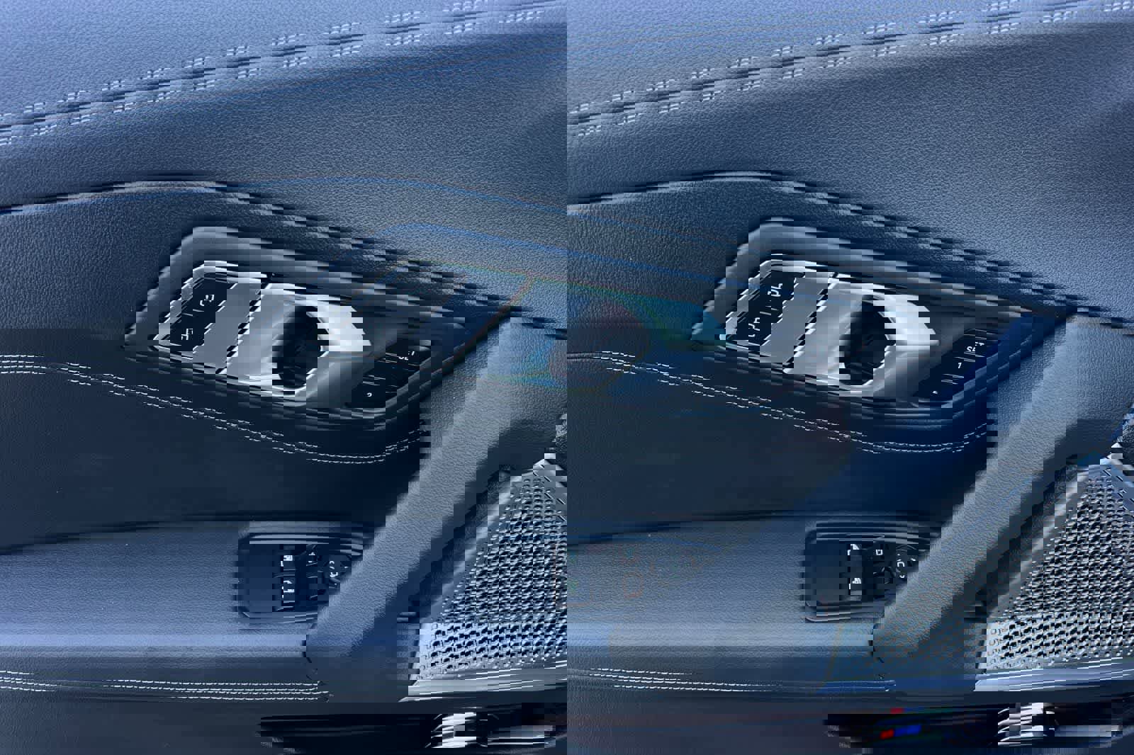 Used 2025 BMW Z4 M40i w/ Edition image 15