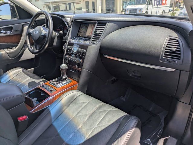 Used 2011 INFINITI FX50 AWD w/ Deluxe Touring Pkg image 34