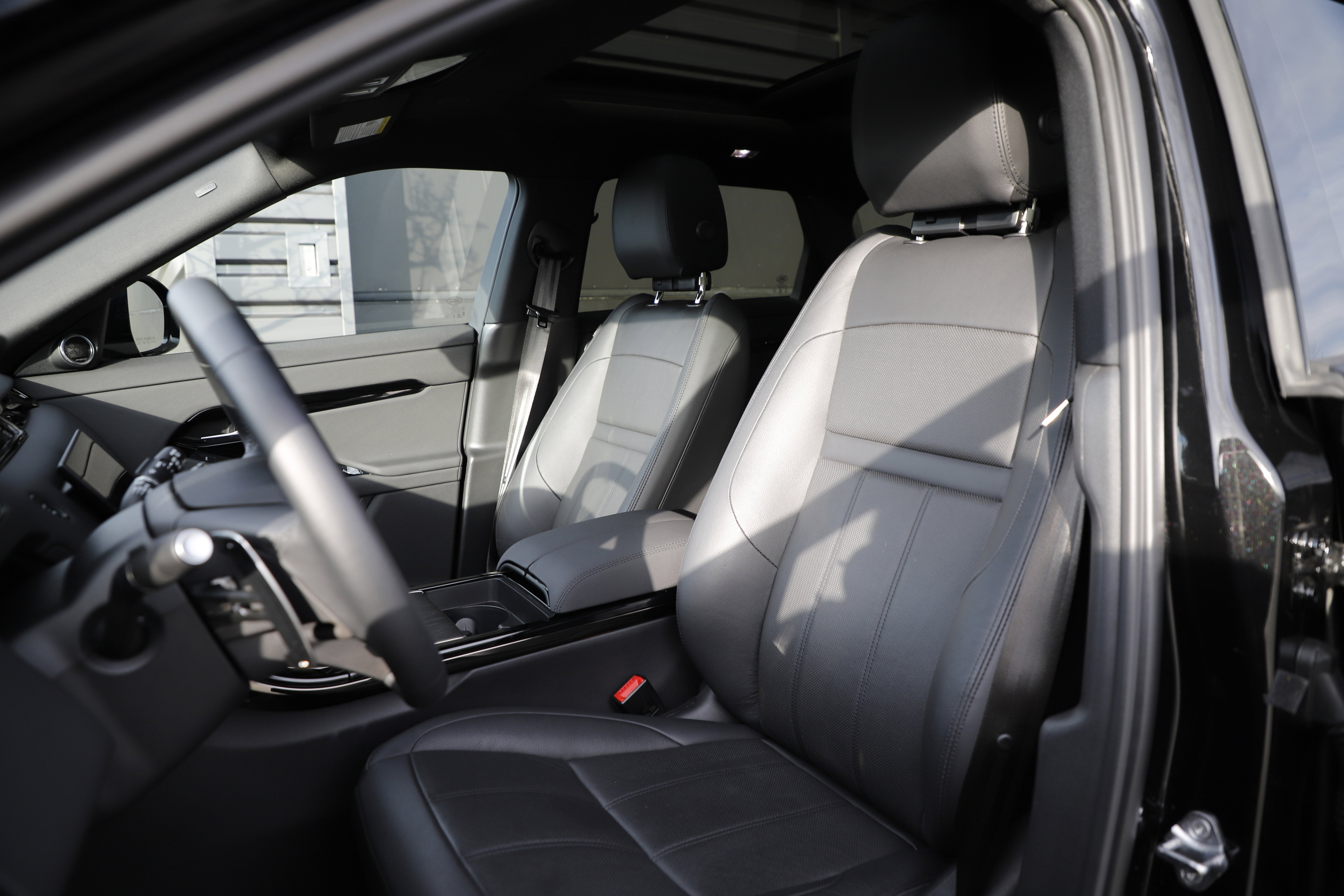 Certified 2025 Land Rover Range Rover Evoque S image 21