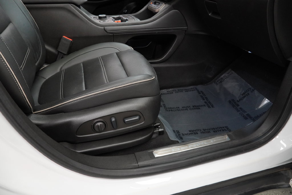 Certified 2023 GMC Acadia Denali w/ Denali Technology Package FWD image 37