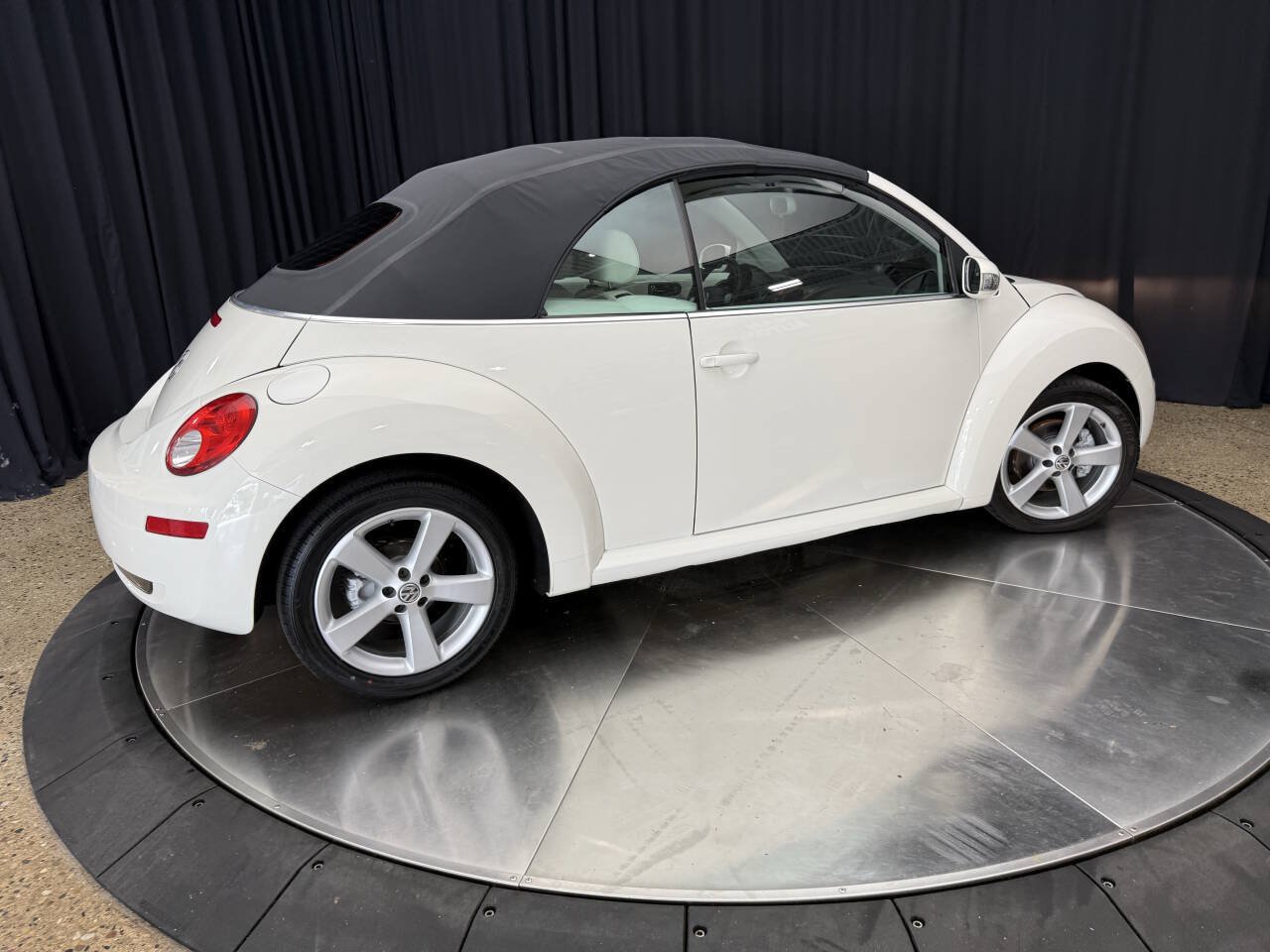 Used 2007 Volkswagen Beetle Triple White Edition FWD image 16
