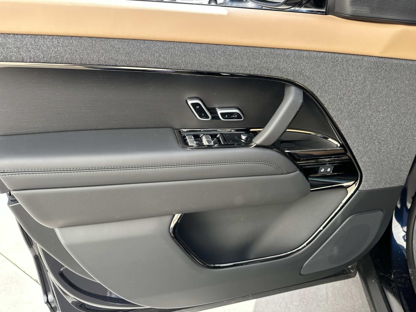 New 2026 Land Rover Range Rover Sport Dynamic SE AWD/4WD image 9