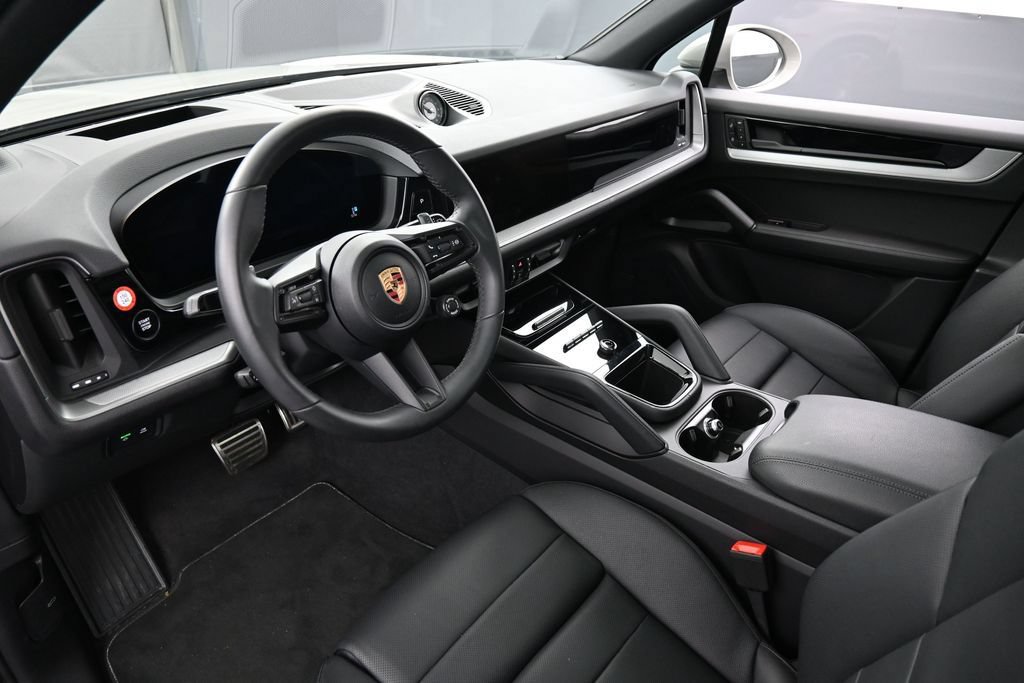 Certified 2025 Porsche Cayenne S AWD/4WD image 4