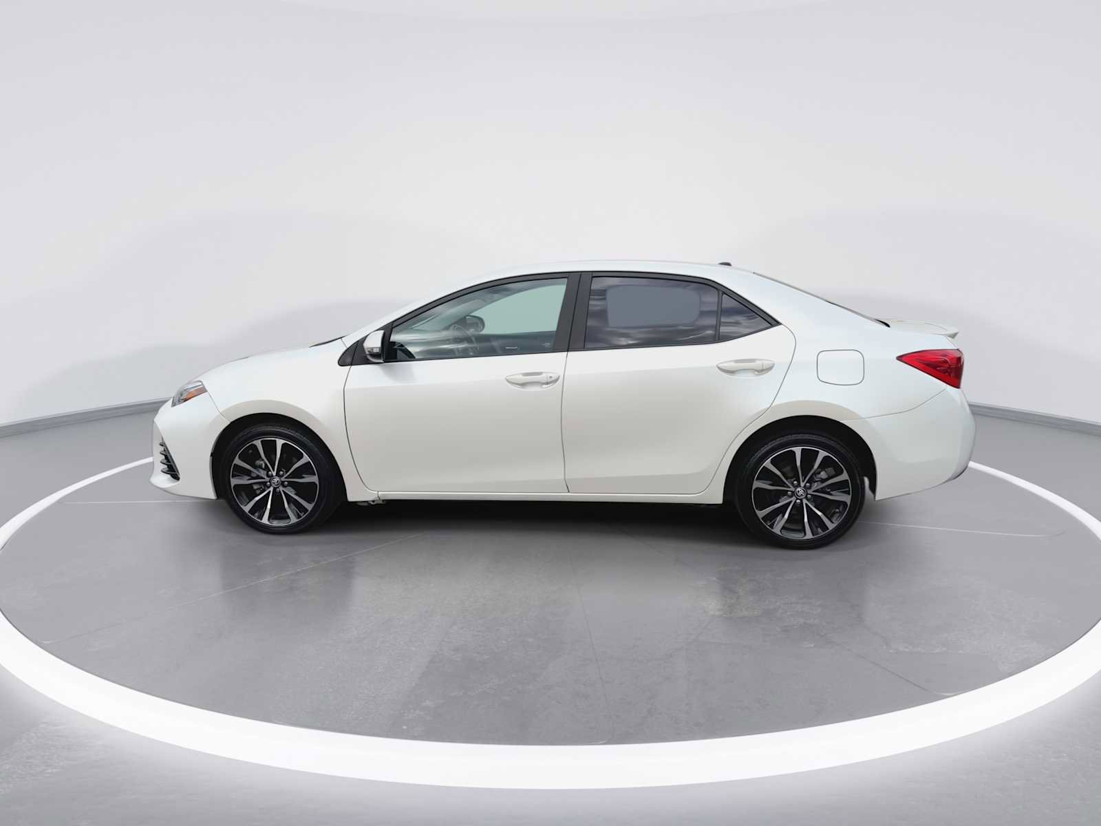 Used 2017 Toyota Corolla SE w/ SE Premium Package image 5