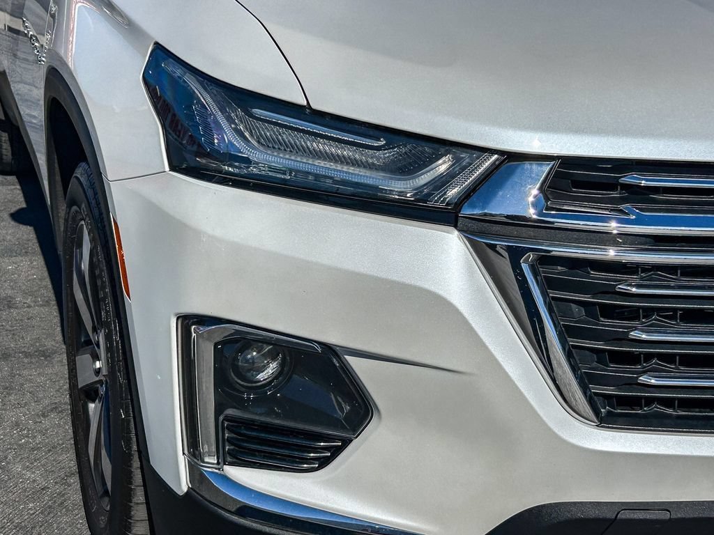 Used 2023 Chevrolet Traverse LT w/ LT Premium Package FWD image 5