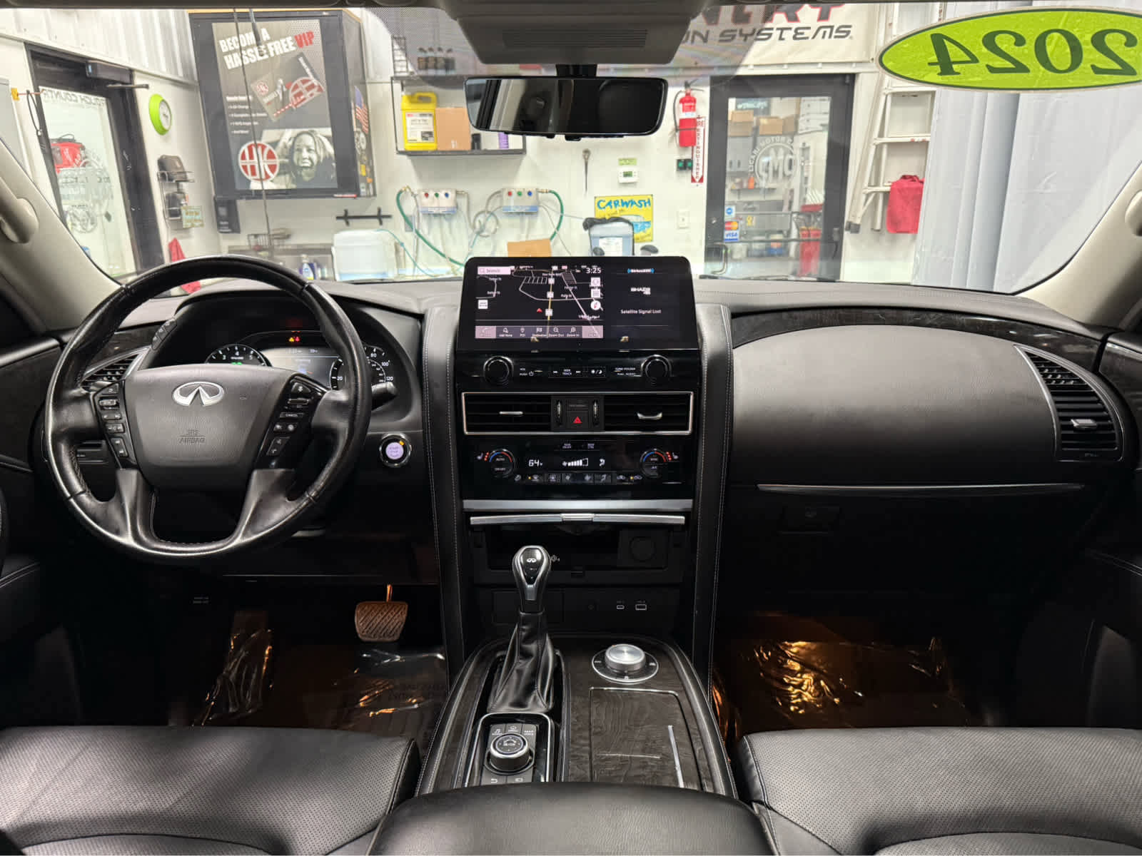 Used 2024 INFINITI QX80 Luxe w/ Cargo Package image 32